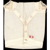 Travail de couture : culotte de bébé. 