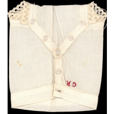 Travail de couture : culotte de bébé.