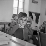Ecole primaire : Elève posant