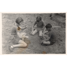 Ecole de plein air : Jeux dans le sable