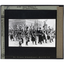 Kaiser Wilhelm II.  mit seinen 6 Söhnen : l'empereur Guillaume II avec ses 6 fils