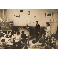 Visite du Maréchal Pétain à une classe primaire