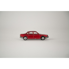 Voiture miniature : Berline rouge métallique