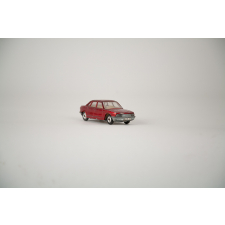 Voiture miniature : Berline rouge métallique
