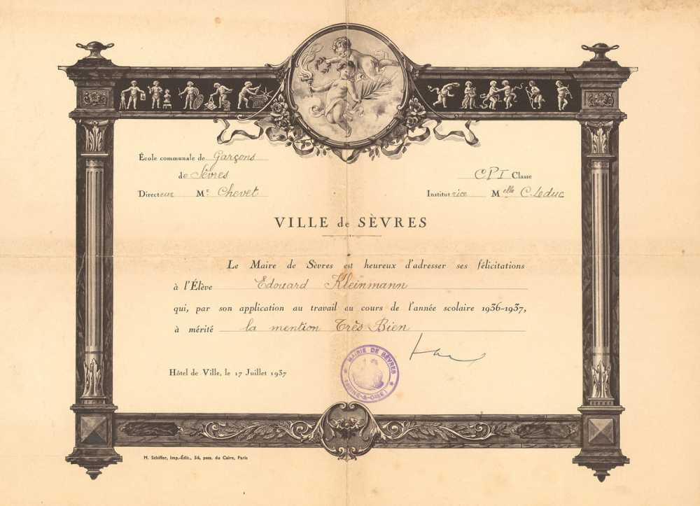 Diplôme de Mention Très Bien de l'École de Garçons de Sèvres. 