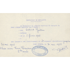 4 certificats de scolarité.