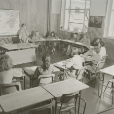 Lycée pilote de Sèvres. Le cours d'histoire : travail de groupe sur Héraklès.