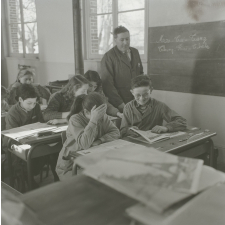 Ecole primaire. Le cours d'histoire : la guerre civile en Chine.