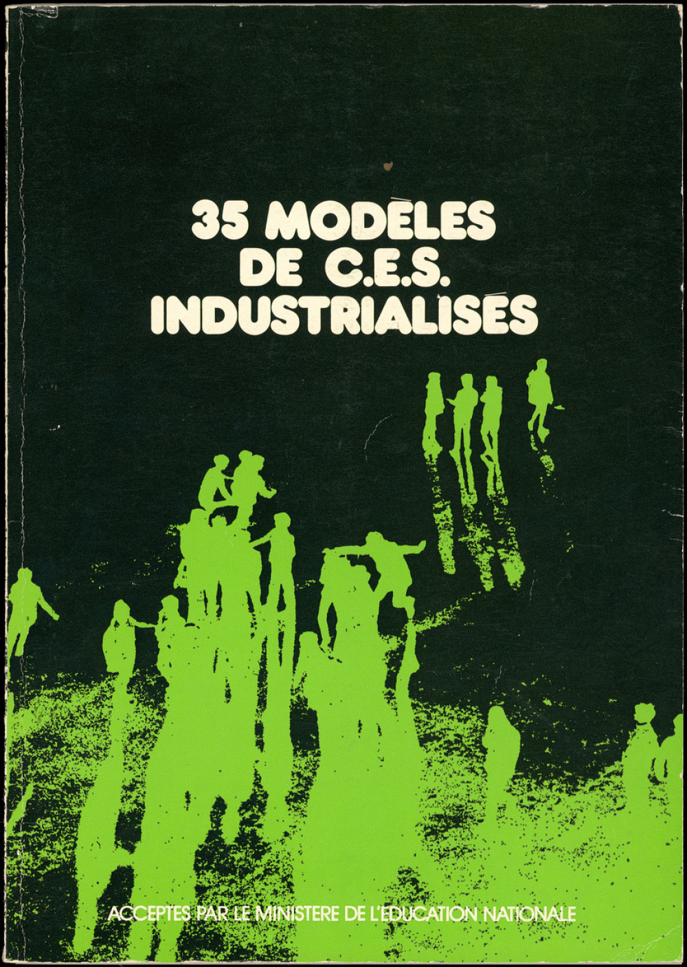 35 modèles de C. E. S. industrialisés, acceptés par le Ministère de l'Education nationale