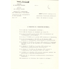 Certificat d'Aptitude Professionnelle verrier à la main.