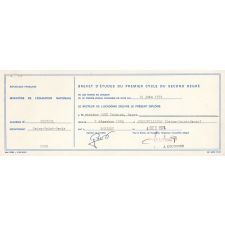 Diplômes. Certificat d'études primaires. Brevet d'études du premier cycle du second degré.