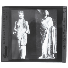 Kore (Athen um 500) ; verhüllte Frau (zw. 480 u. 460). Berlin, Mus. = Korè (Athènes vers 500) ; femme voilée (entre 480 et 460). Musées de Berlin