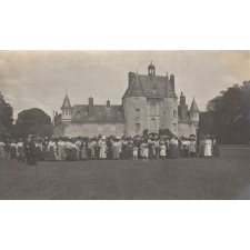 Sortie au château de Pont-Saint-Pierre des élèves de l'École pratique de commerce et d'industrie de jeunes filles de Rouen