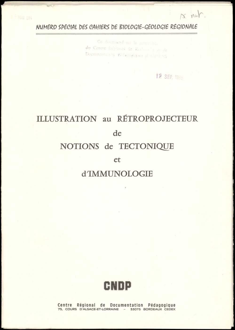 Illustration au rétroprojecteur de notions de tectonique et d'immunologie.