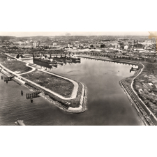 Petit-Couronne : un bassin et des docks flottants