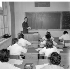 Collège d'enseignement technique pour jeunes filles. Le cours de comptabilité.