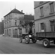 Collège-lycée d'enseignement technique. La façade principale.