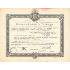 Diplôme Universitaire de Technologie.