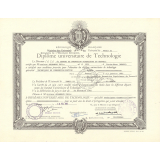 Diplôme Universitaire de Technologie.