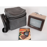 Minitel dans sa sacoche, avec accessoires et livre 