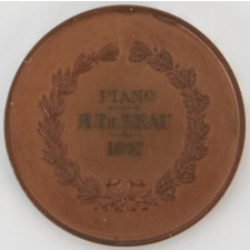 Médaille de prix de piano du Cours d'émulation à Paris.