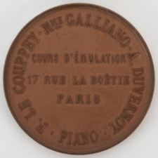 Médaille de prix de piano du Cours d'émulation à Paris. 