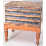 Chaise percée