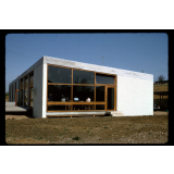 Auberge de jeunesse de Chartres : Vue extérieure de d'une baie vitrée