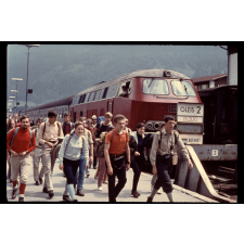 Arrivée d'un train rouge